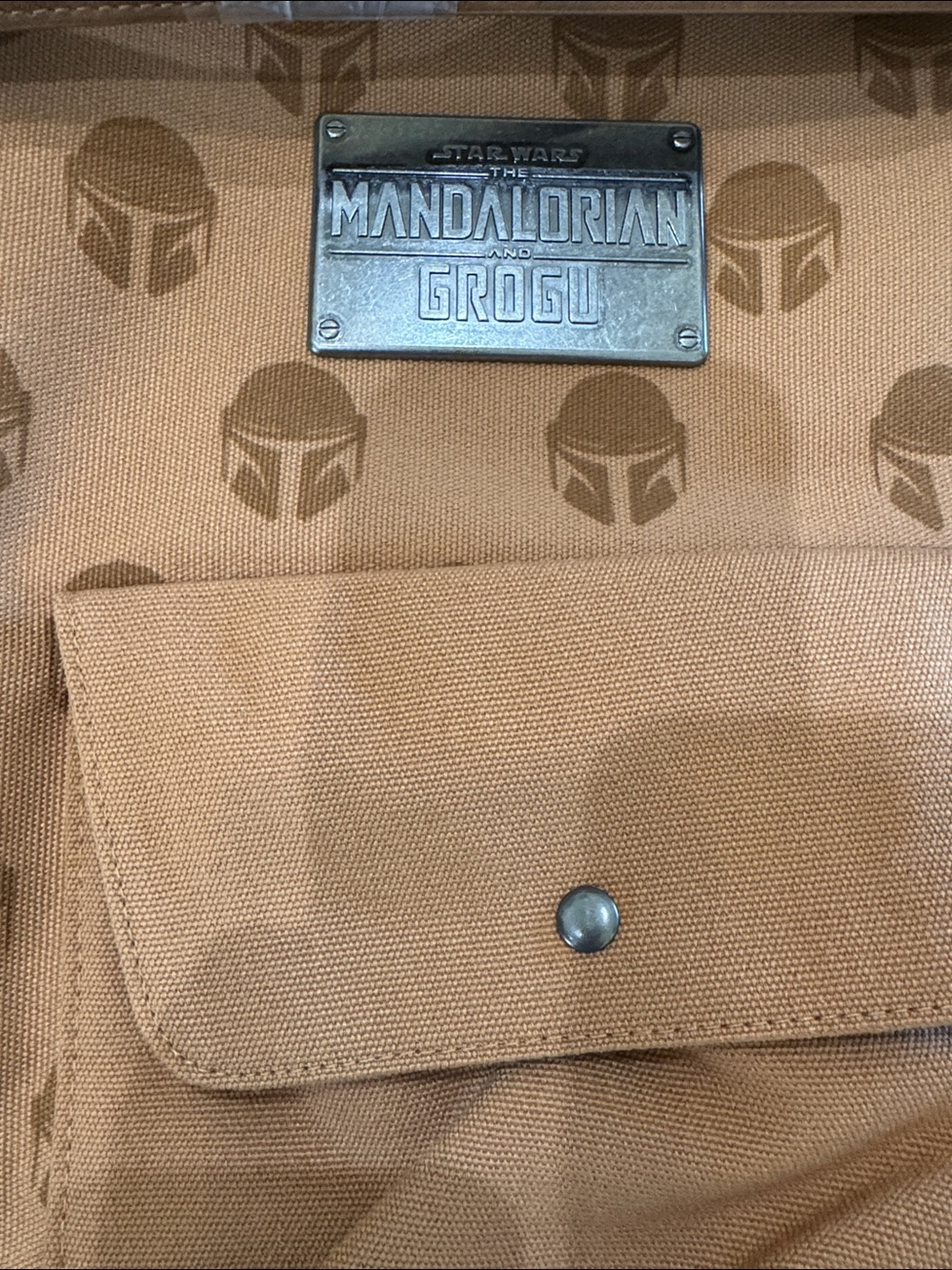 Star Wars Mythosaur Messenger Bag Mandalorian and Grogu - Picture 9 of 13
